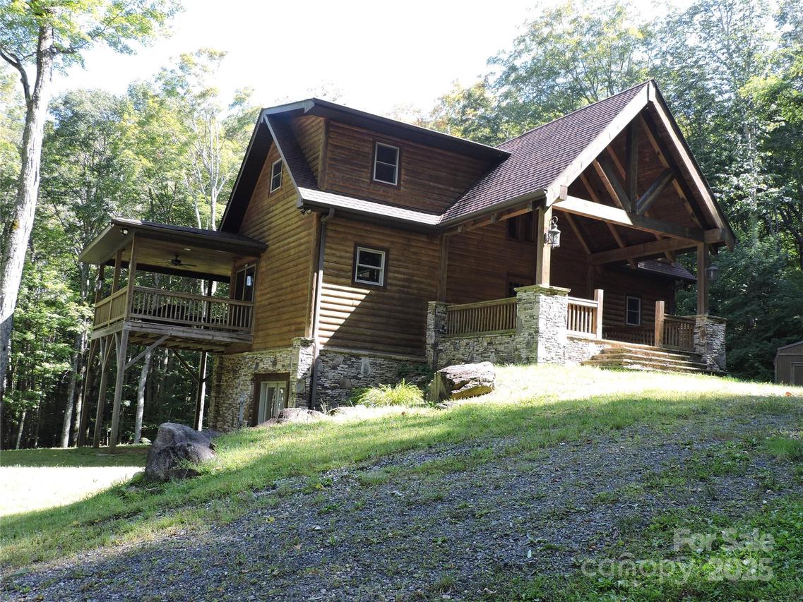 103 Chucks Ln., Bakersville, NC 28705