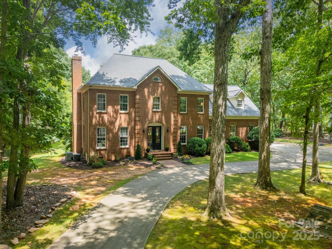 3307 Sandalwood Ln., Waxhaw, NC 28173