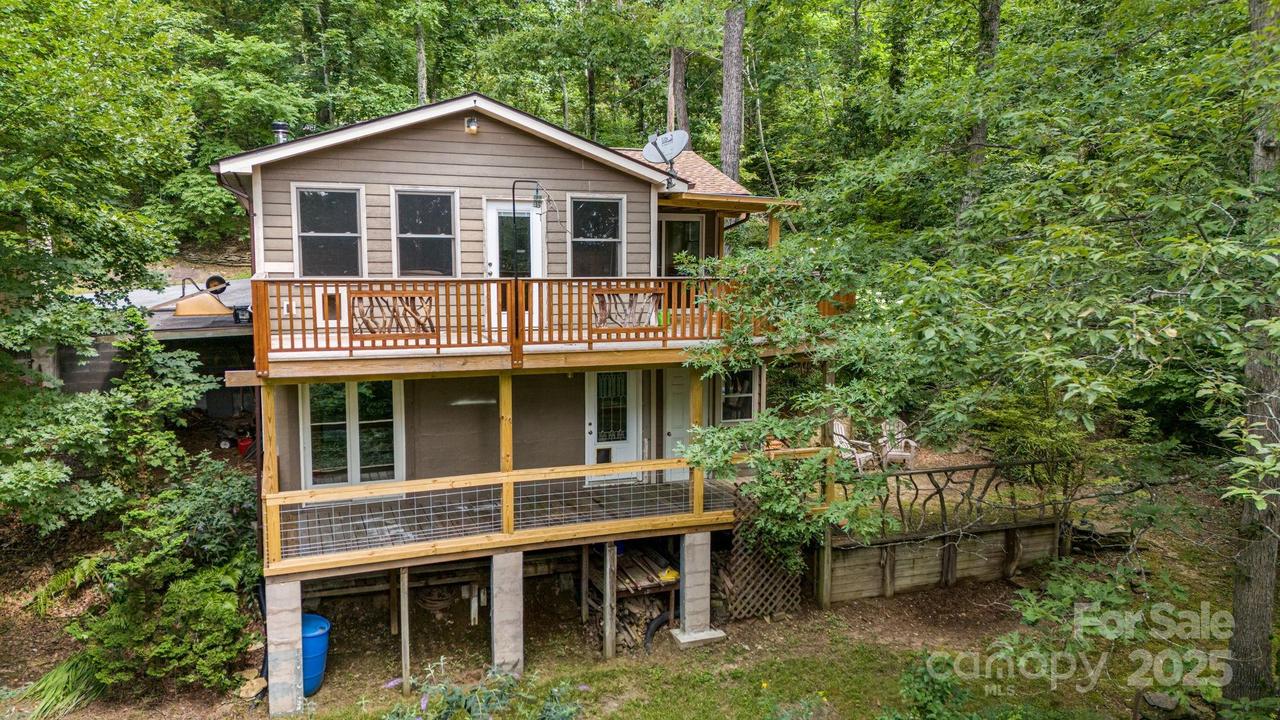 695 Huckleberry Mountain Rd., Hendersonville, NC 28792