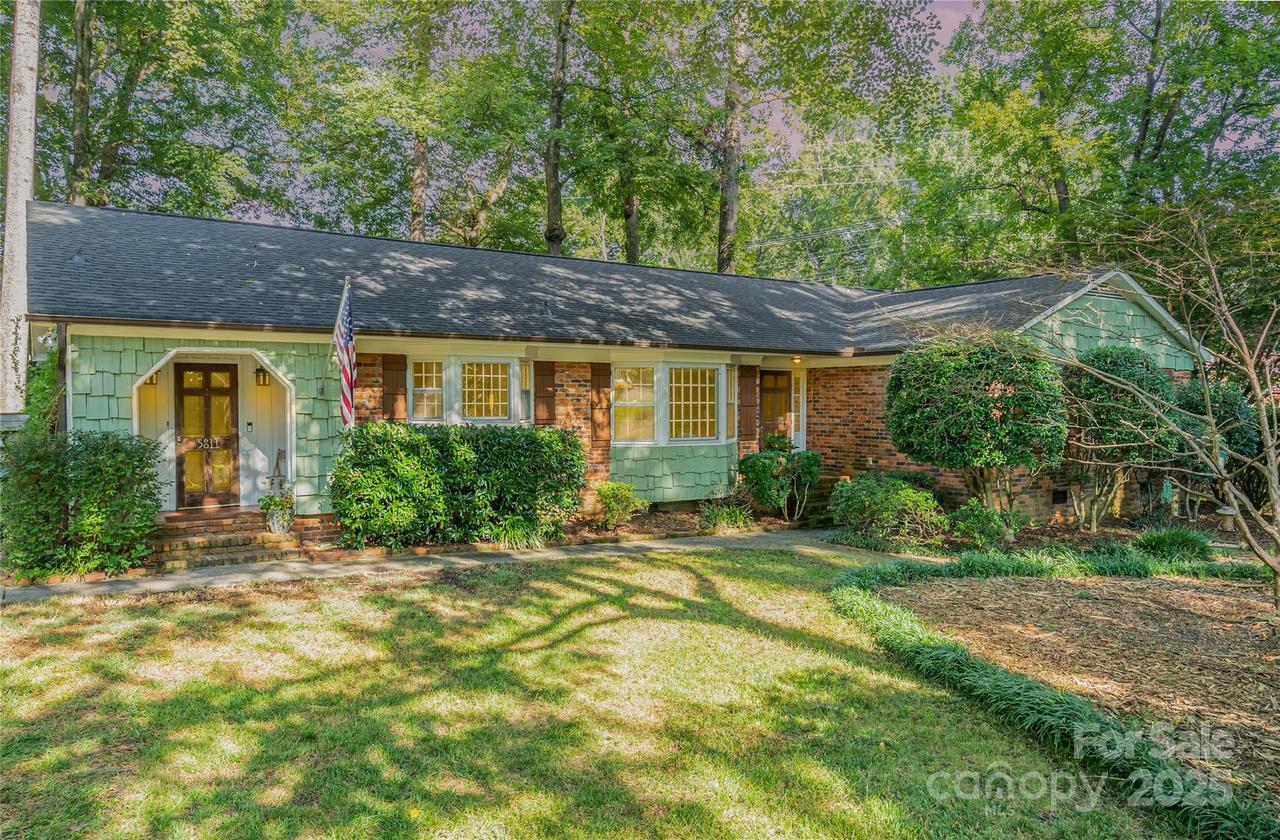 5811 Doncaster Dr., Charlotte, NC 28211