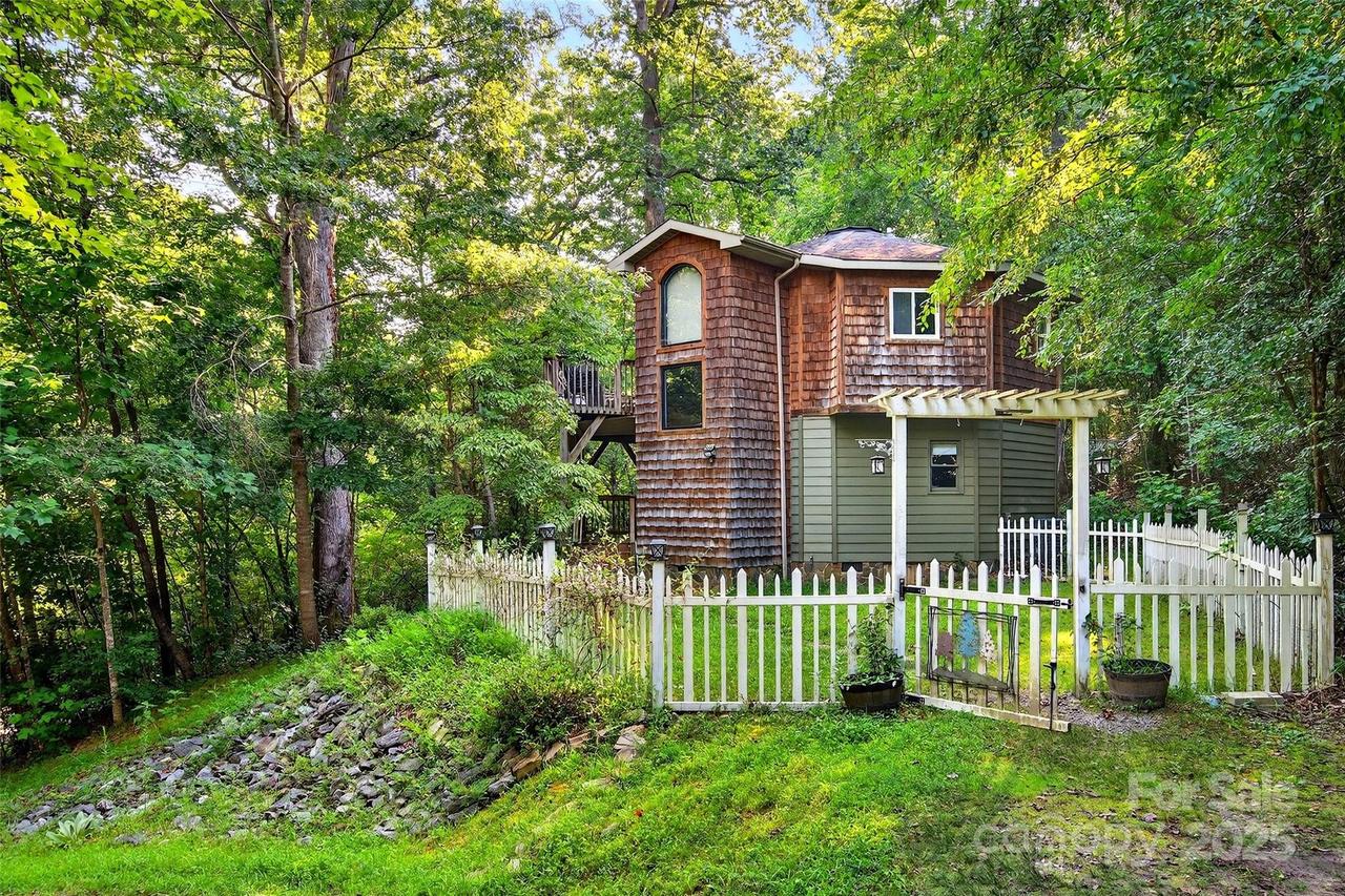 83 Cascades Pkwy., Nebo, NC 28761