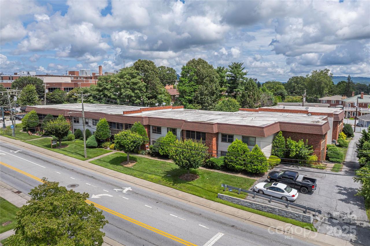 427 6th Ave. #B-12, Hendersonville, NC 28739
