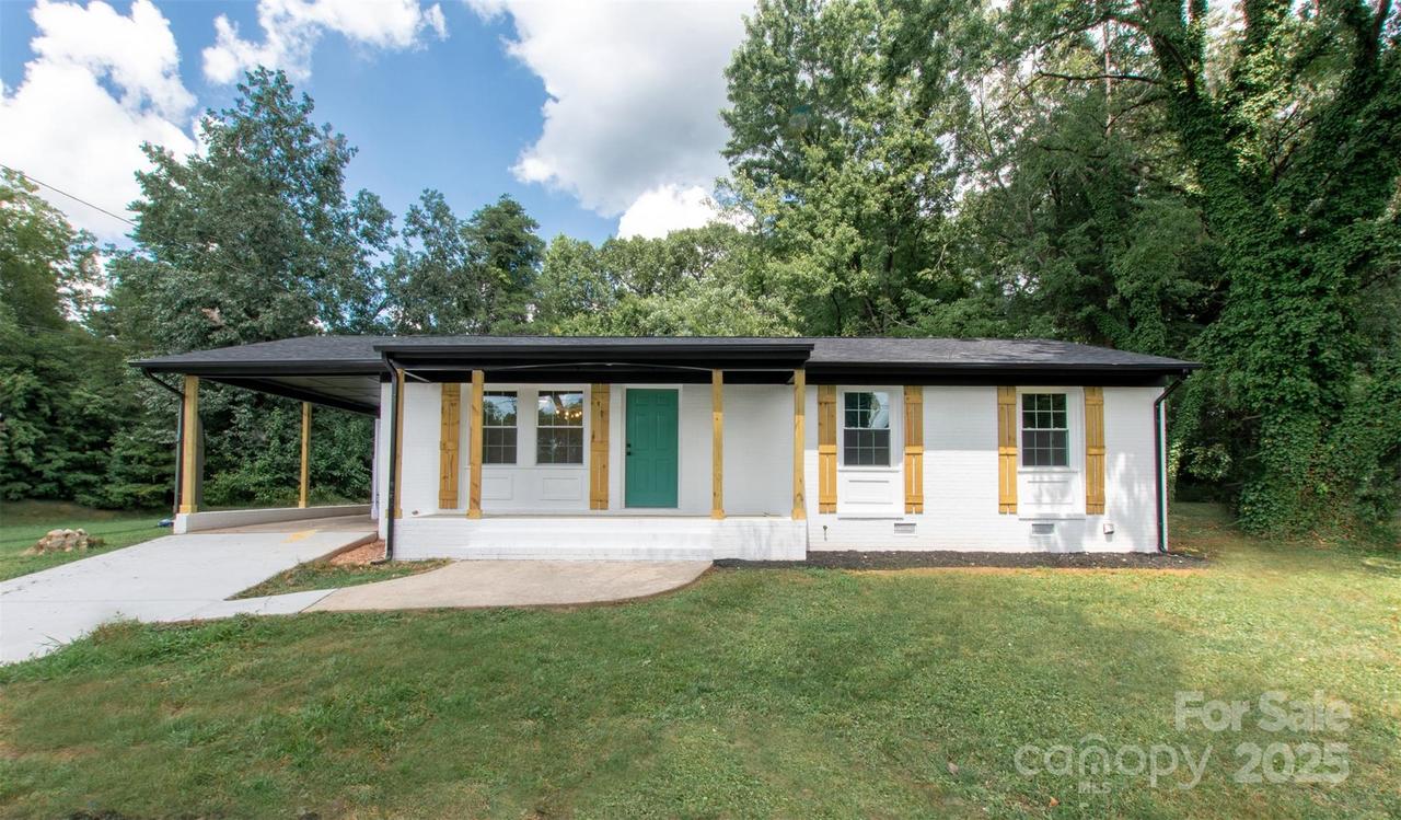 716 W Pine Cir., Statesville, NC 28677