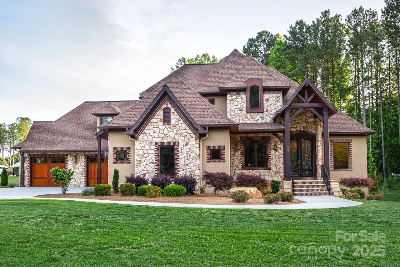 108 Washam Rd., Mooresville, NC 28117
