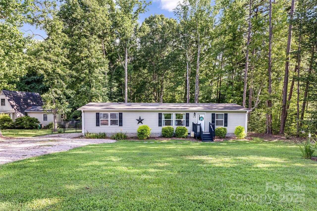 615 Red Leaf Ln., China Grove, NC 28023
