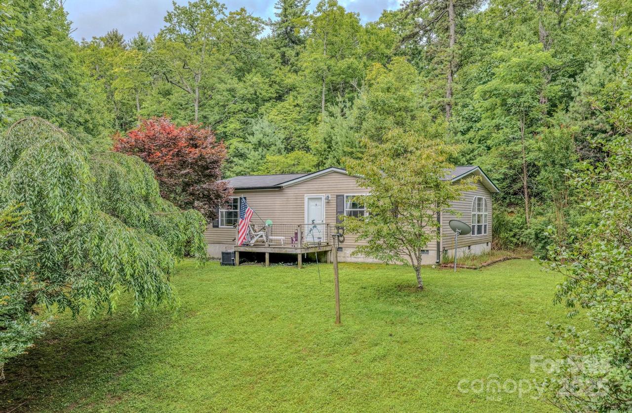 192 Lady Bug Ln., Penrose, NC 28766