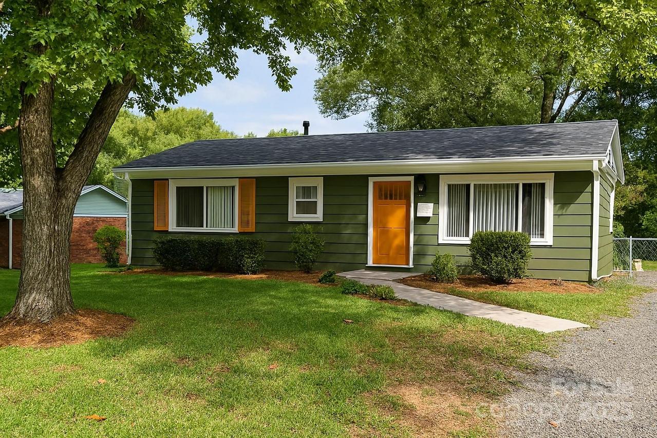 621 Reeves Ct., Charlotte, NC 28208