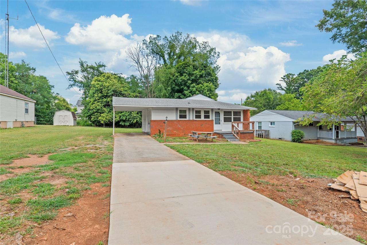 105 Willetta Dr., Charlotte, NC 28217