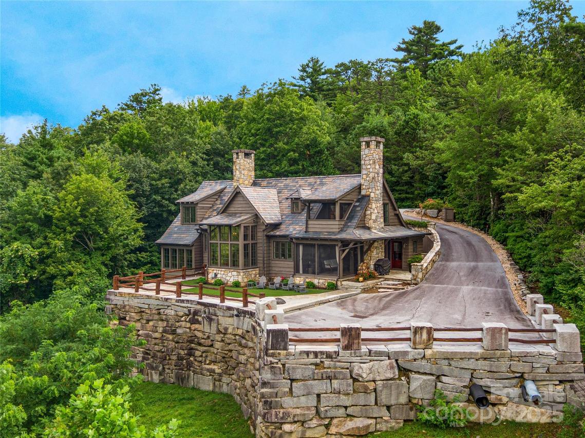 156 Quartz Mine Rd., Lake Toxaway, NC 28747
