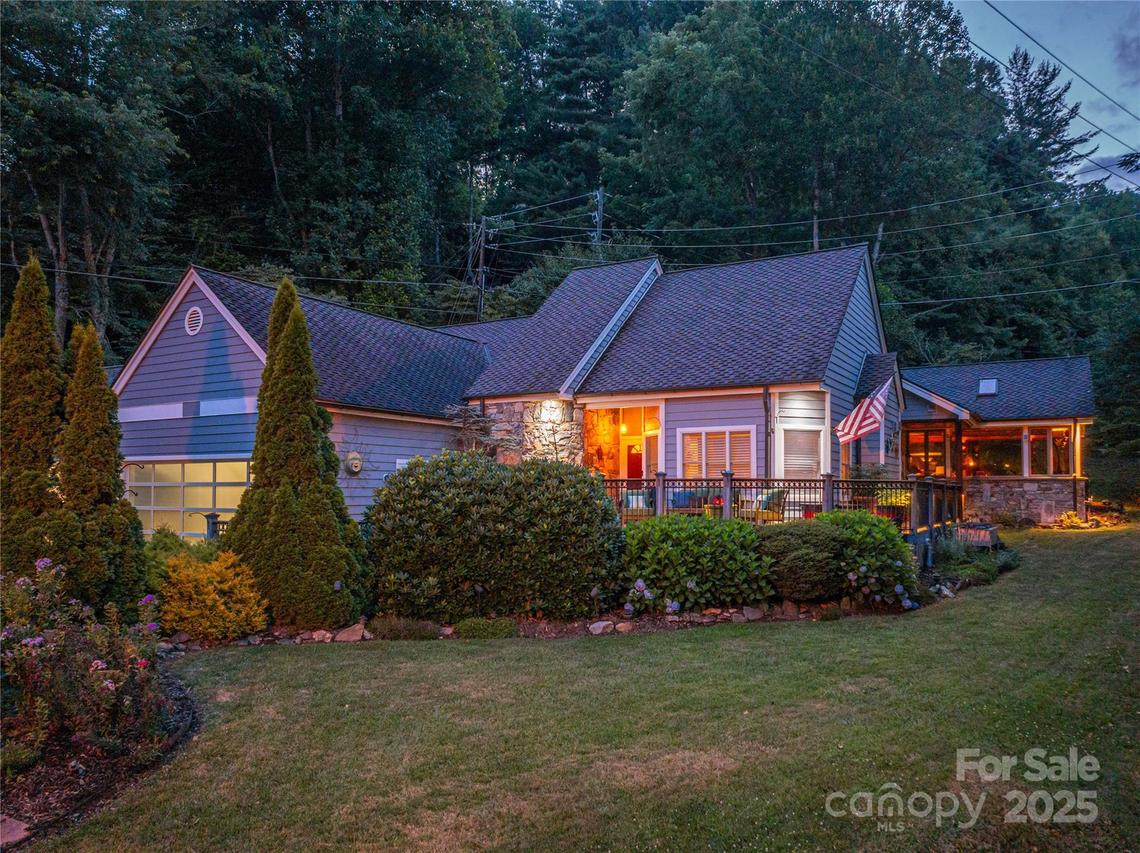 845 Eagles Nest Rd., Waynesville, NC 28786