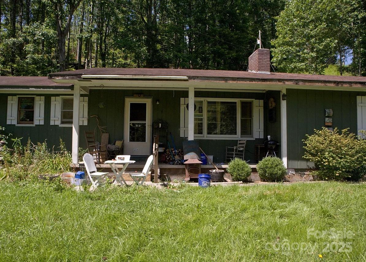 153 Moonshine Mountain Rd., Burnsville, NC 28714