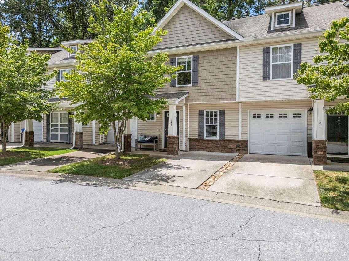 137 Thea Ln., Fletcher, NC 28732