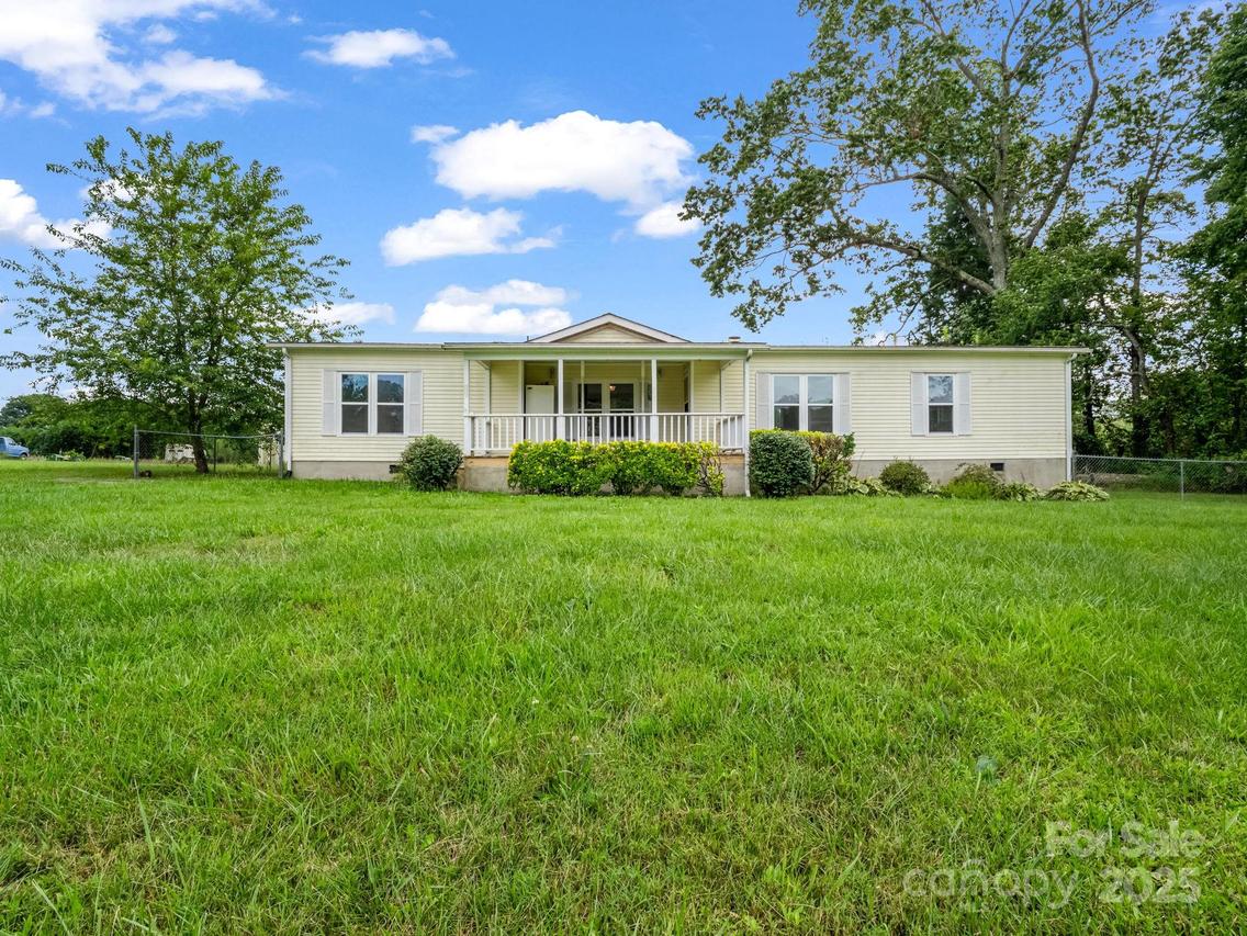 355 Staton Rd., Flat Rock, NC 28731