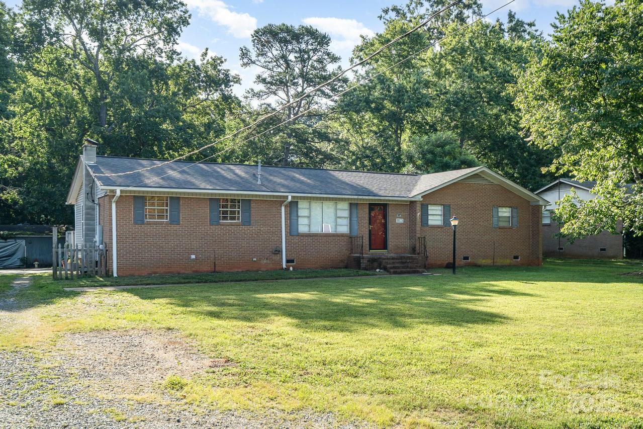 1901 Gemway Dr., Charlotte, NC 28216