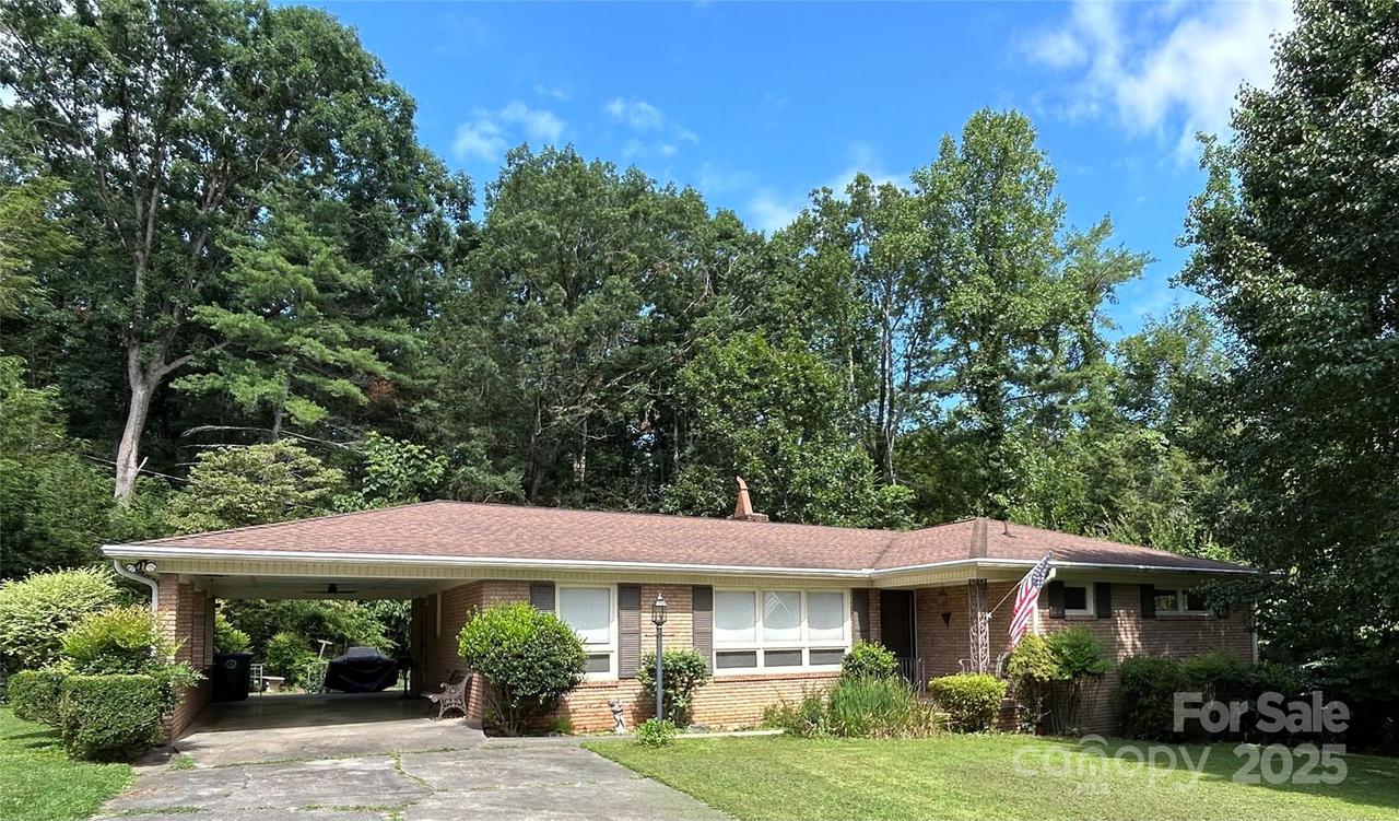 3321 Hollyhill Cir., Valdese, NC 28690