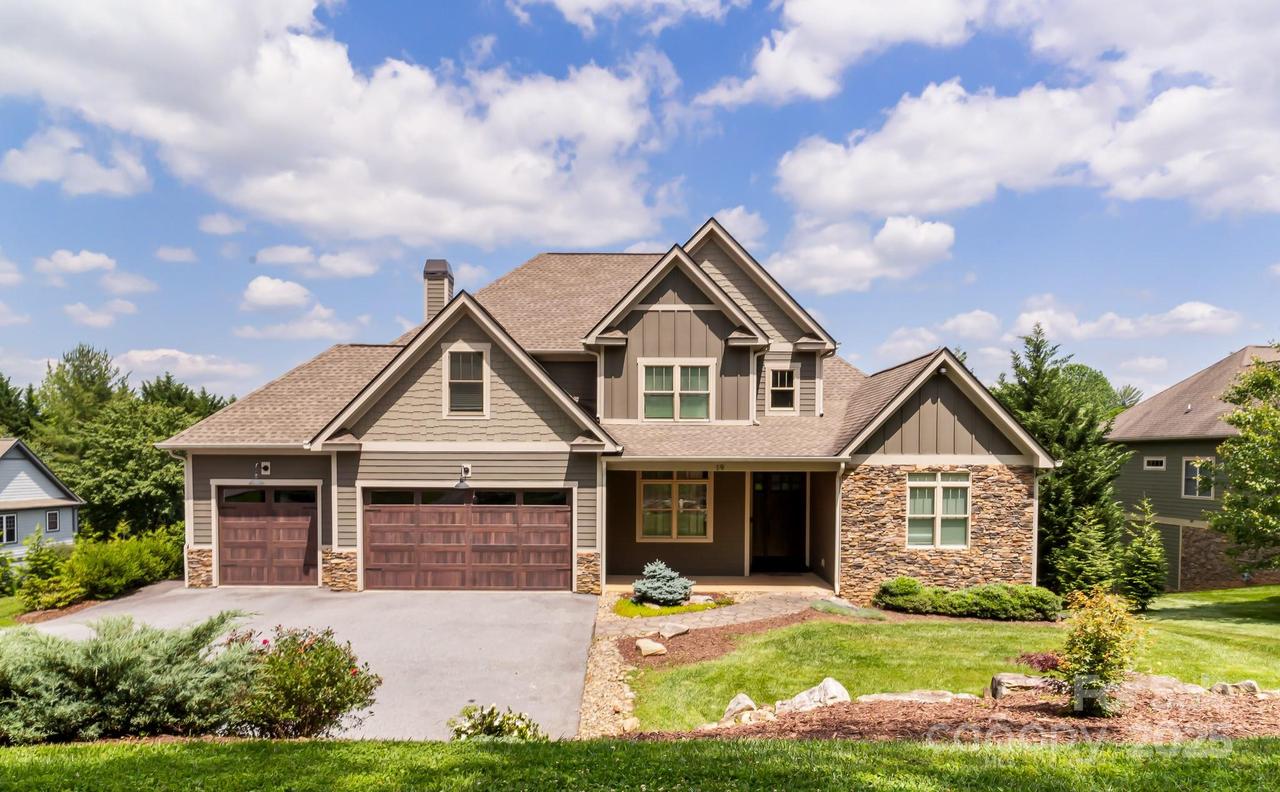 19 Carrolls Place Ct., Mills River, NC 28759