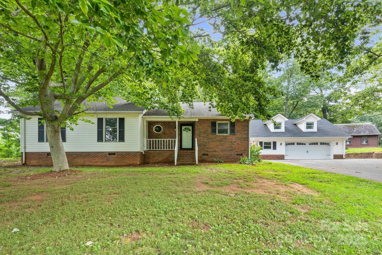 136 Ridgewood Ln., Statesville, NC 28677