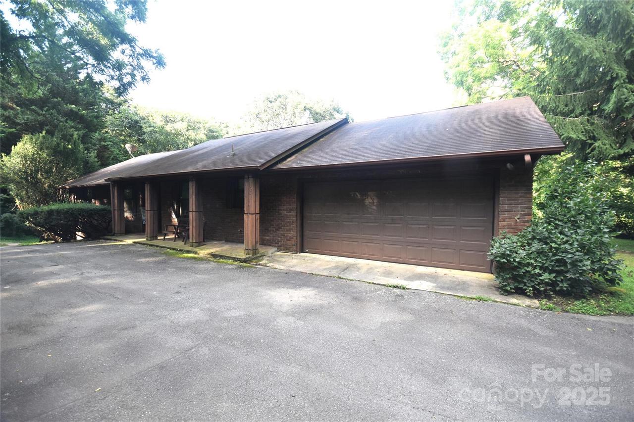 501 Locust Grove Dr., Waynesville, NC 28785
