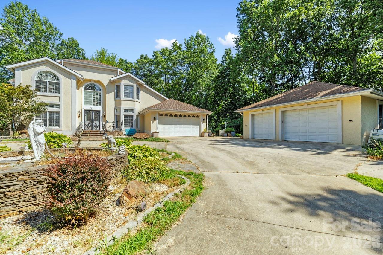 652 Avery Creek Rd., Arden, NC 28704