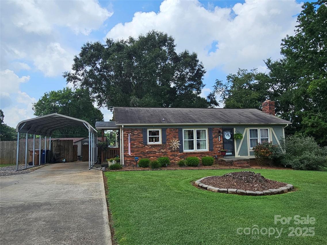 818 S Laurel St., Lincolnton, NC 28092