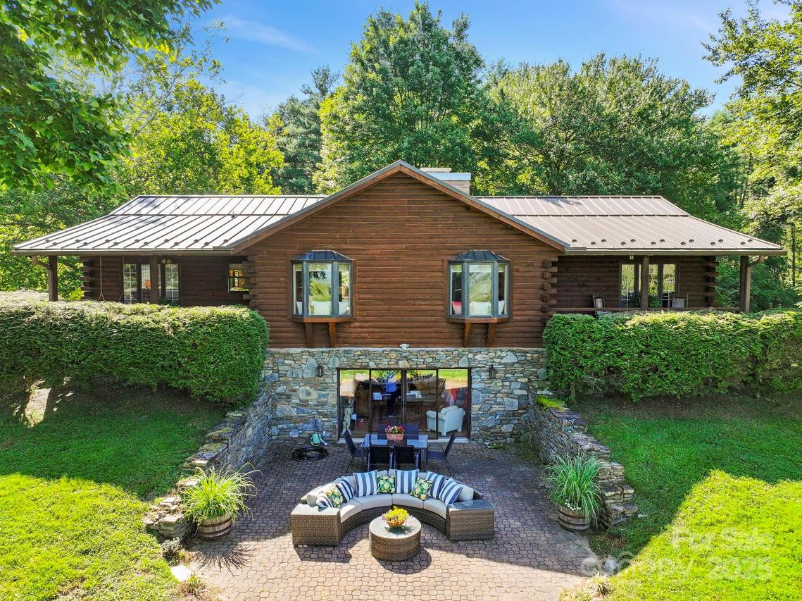85 Rock Rest Rd., Hendersonville, NC 28739