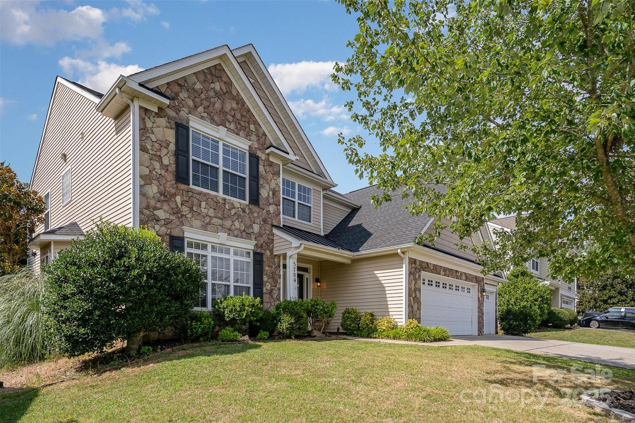 5704 Verrazano Dr., Waxhaw, NC 28173
