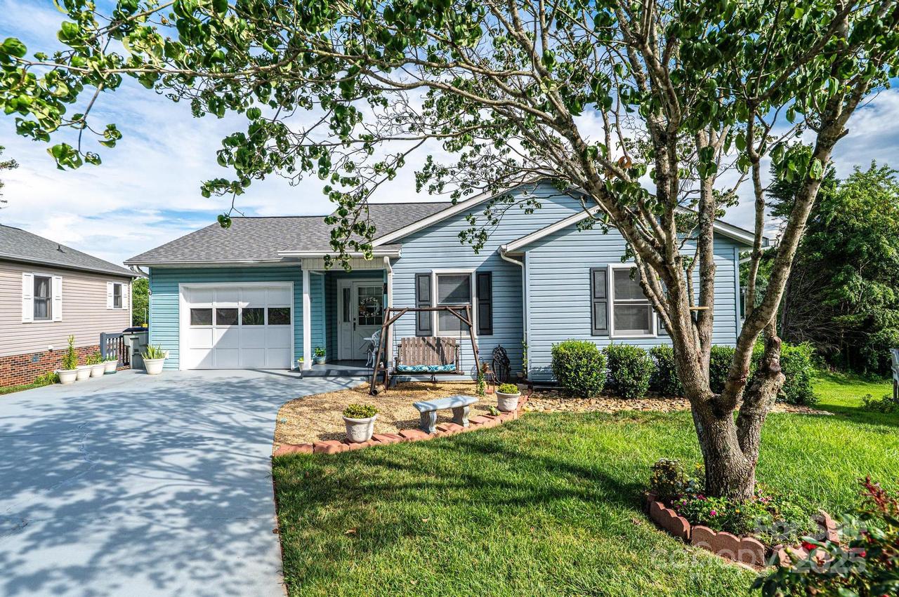 210 Autumn Cir., Lenoir, NC 28645