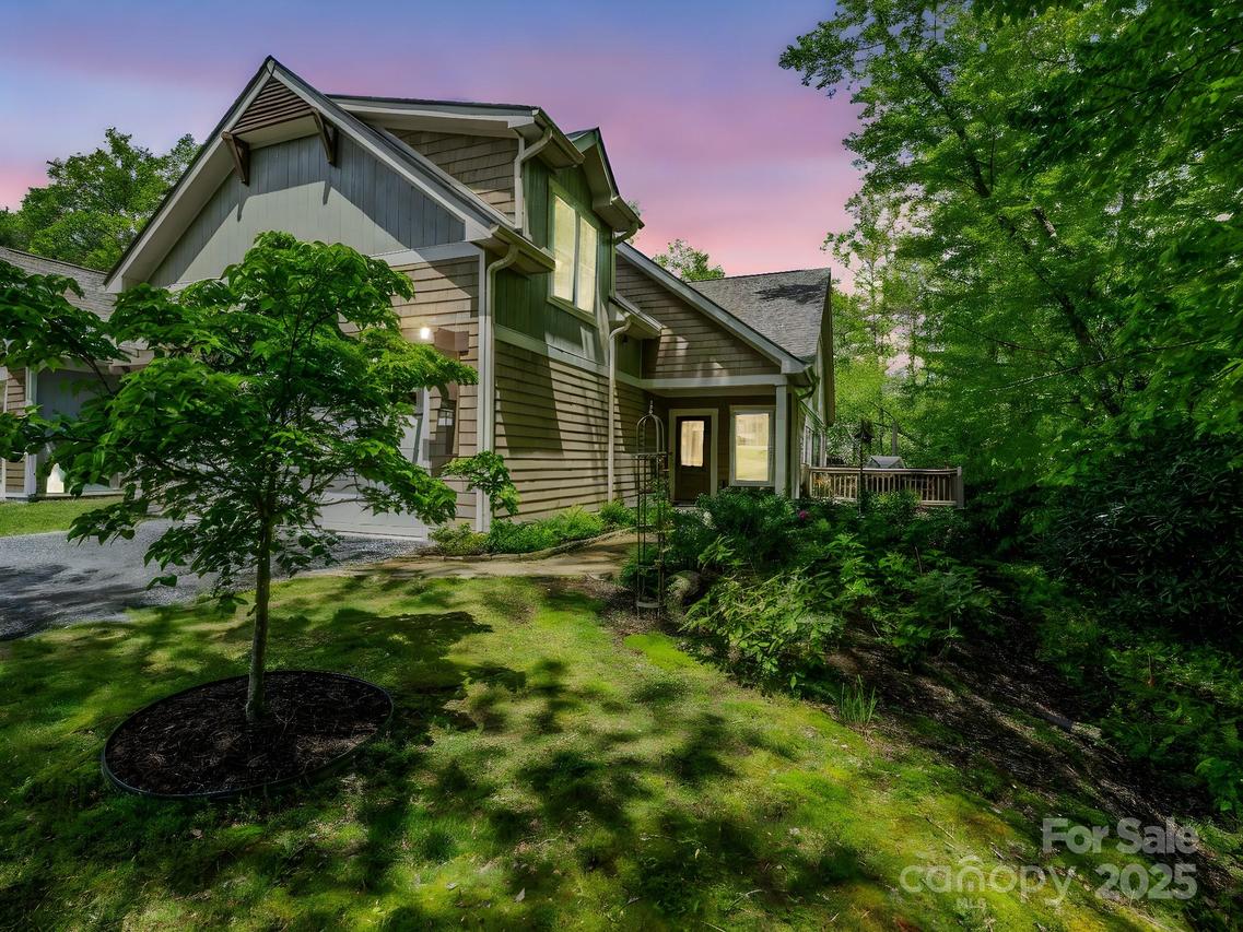 29 Stonehollow Ln., Brevard, NC 28712