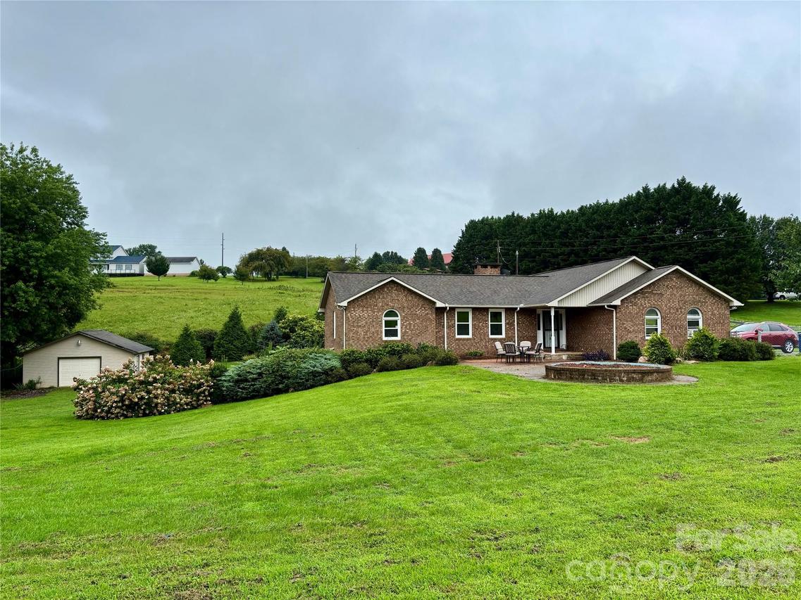 1633 Jamestown Rd., Morganton, NC 28655