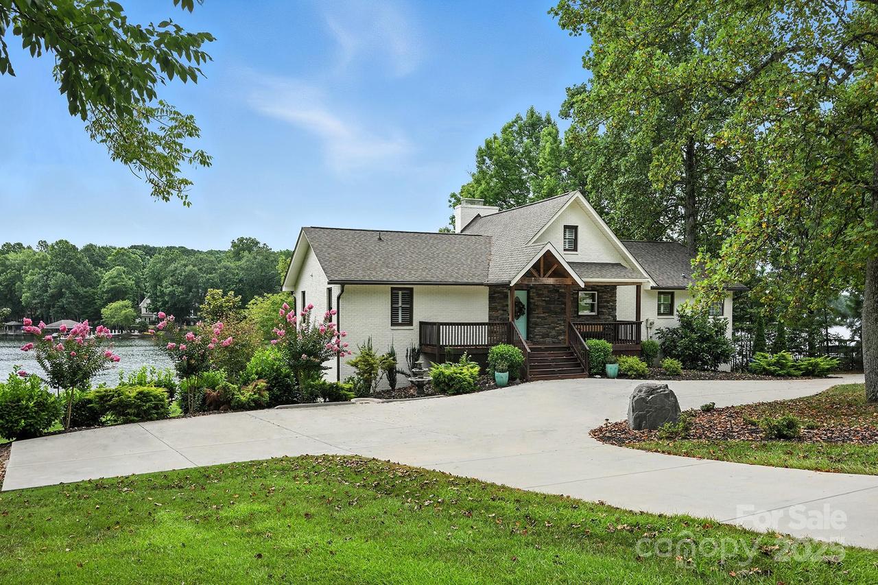 215 Barber Loop, Mooresville, NC 28117