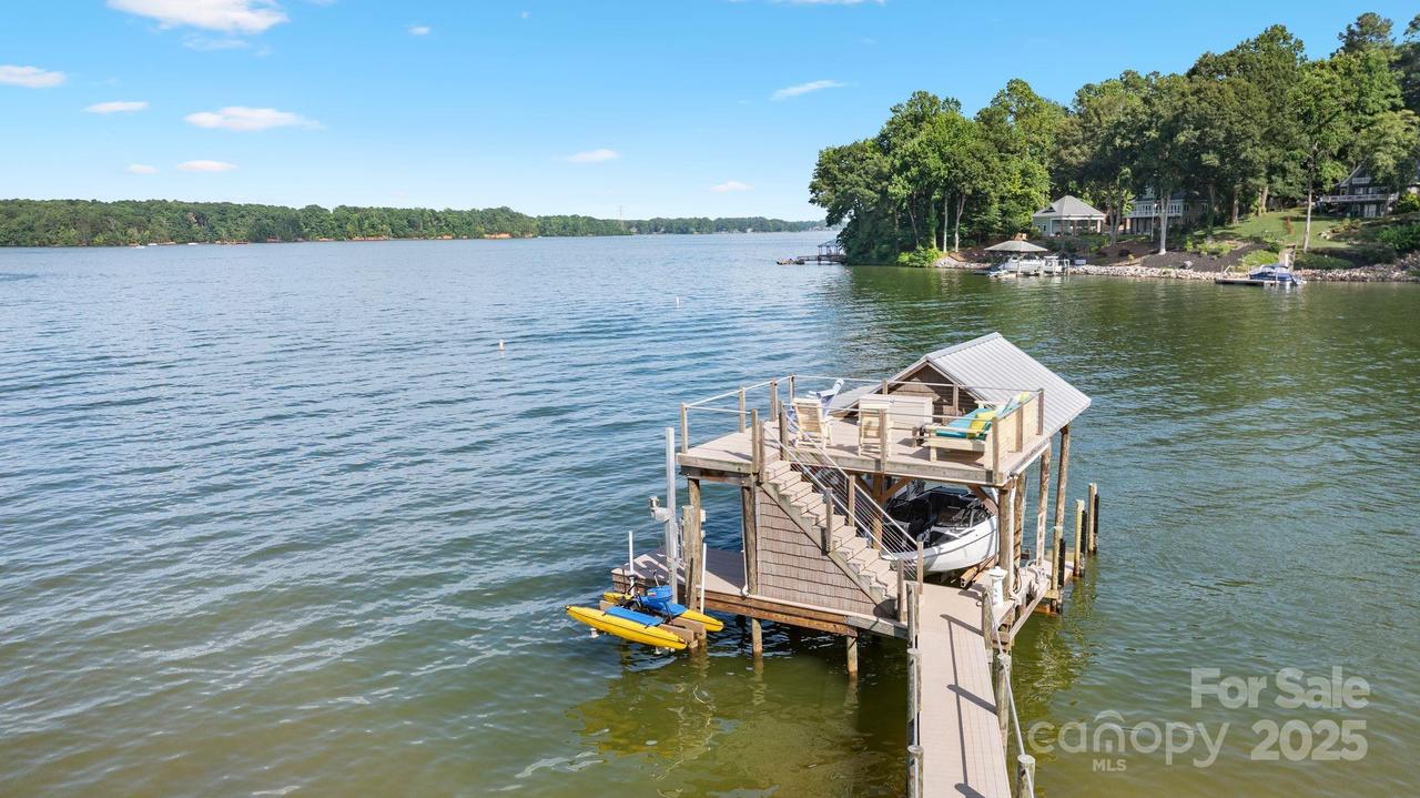 8855 Dog Leg Rd., Sherrills Ford, NC 28673
