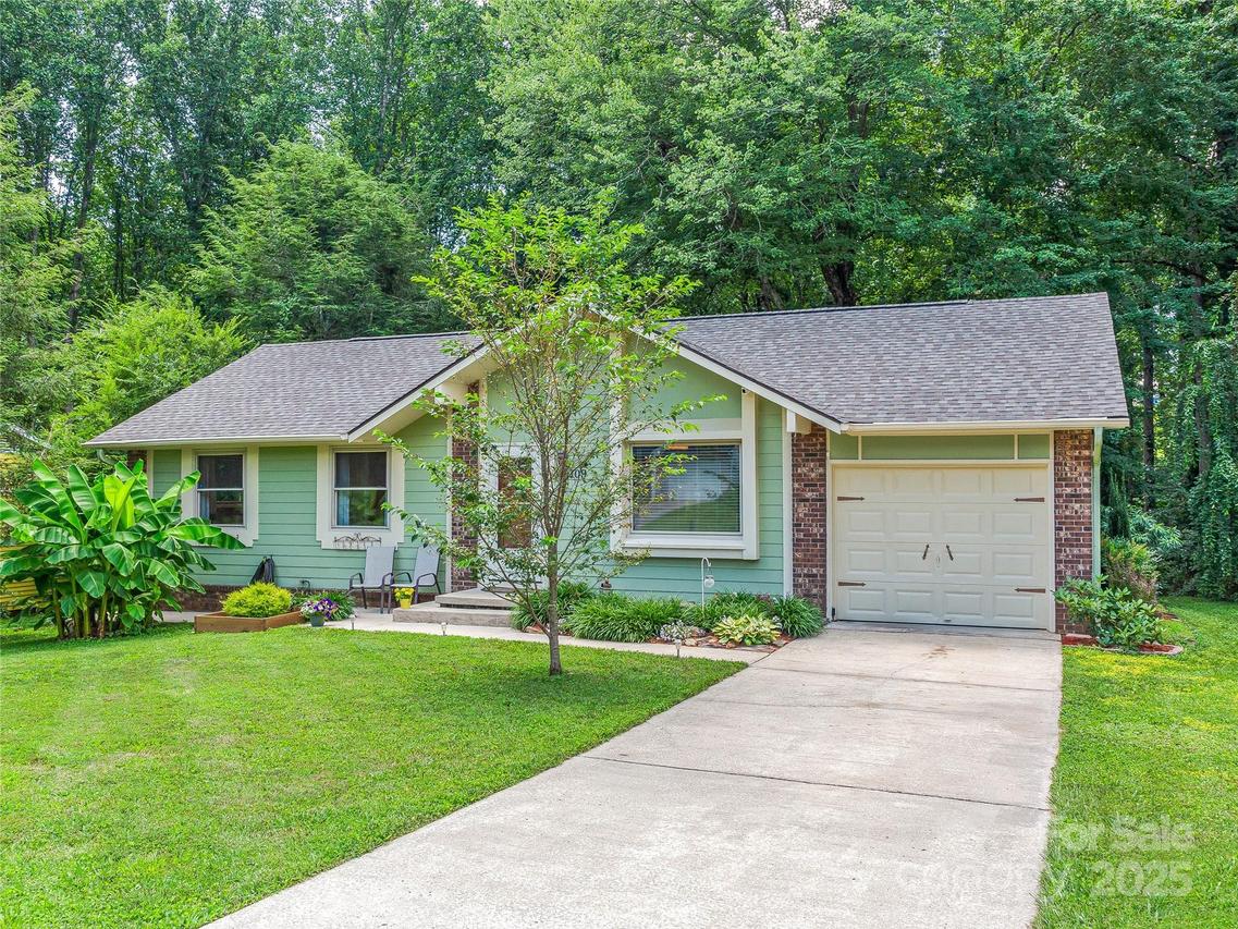109 Wicklow Dr., Asheville, NC 28806