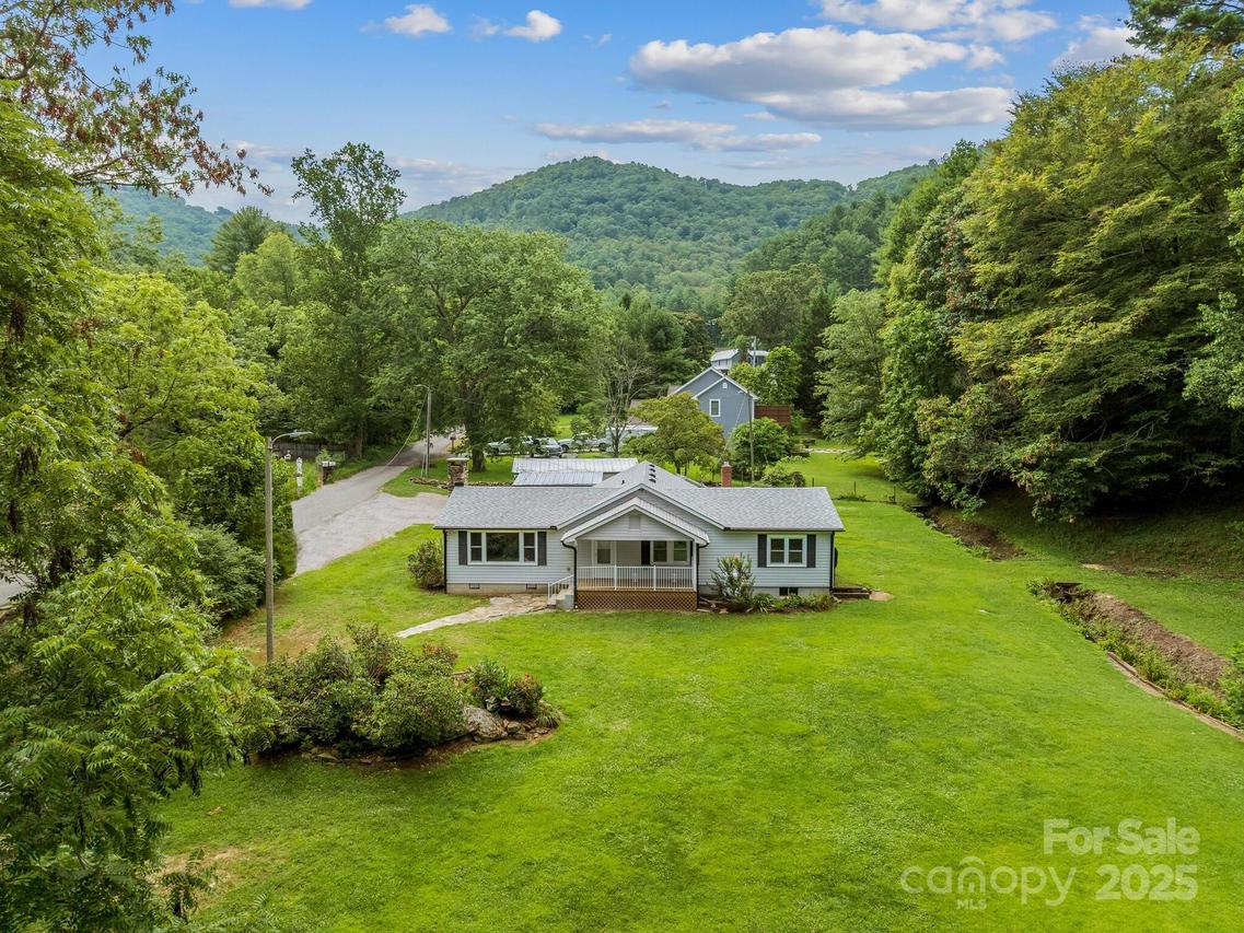 91 Rice Branch Rd., Asheville, NC 28804