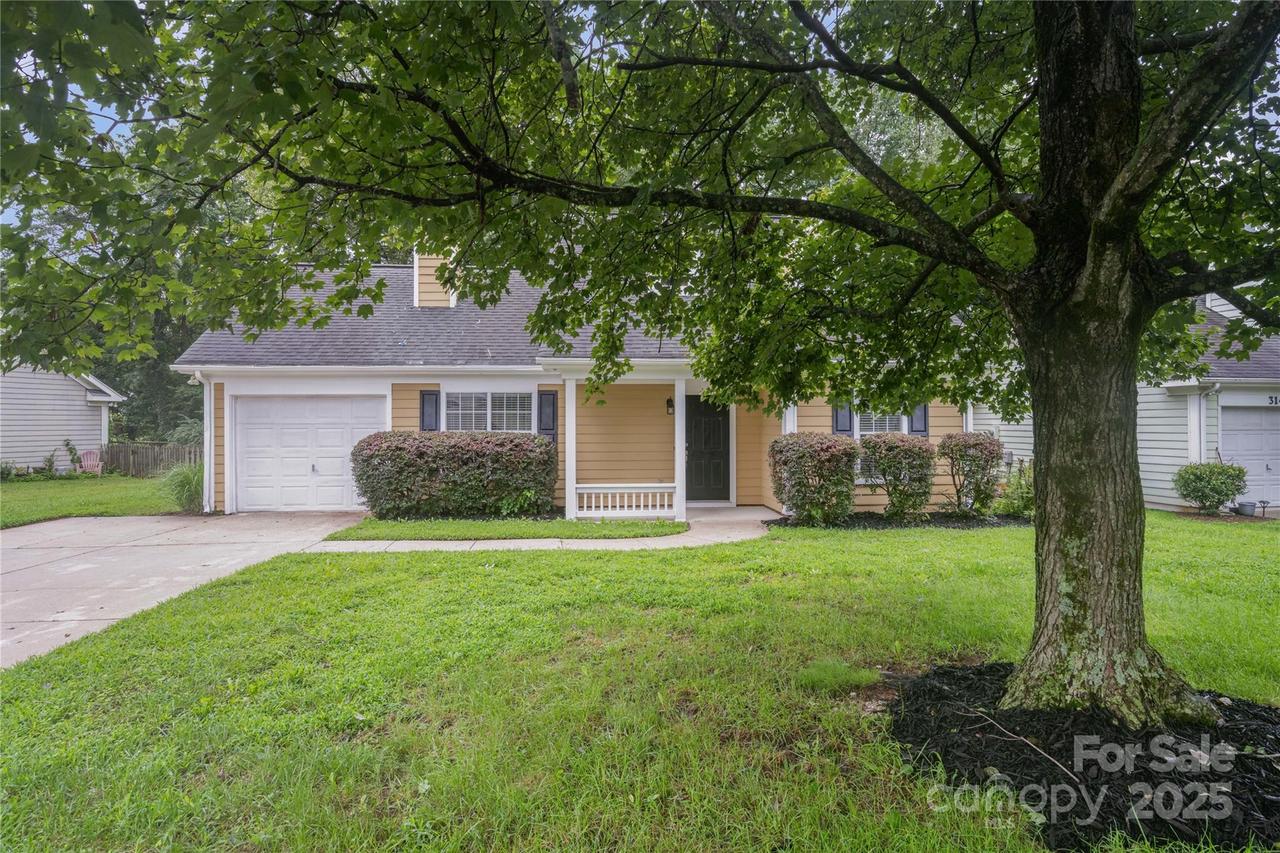 306 Cedarcroft Dr., Mooresville, NC 28115