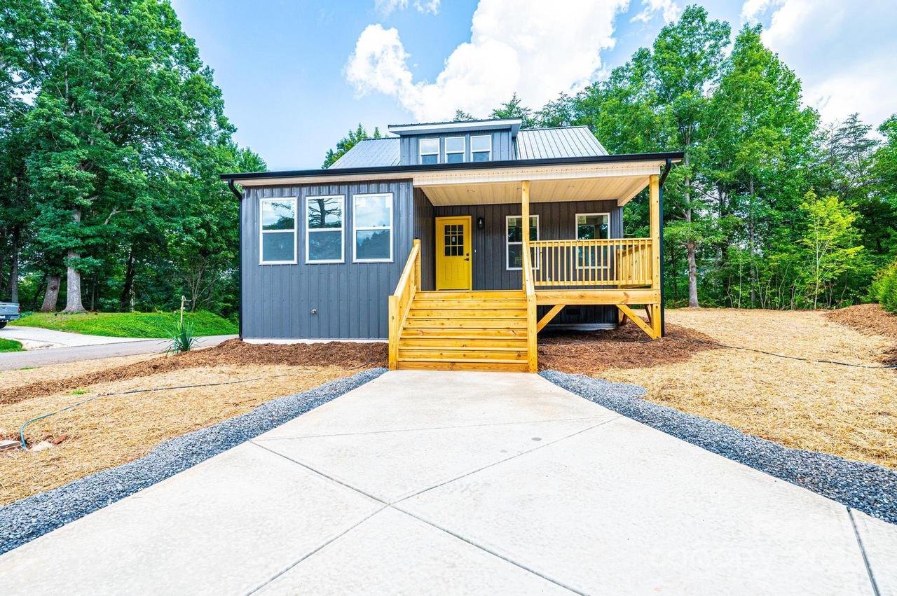 1894 Thoreau Ct., Connelly Springs, NC 28612