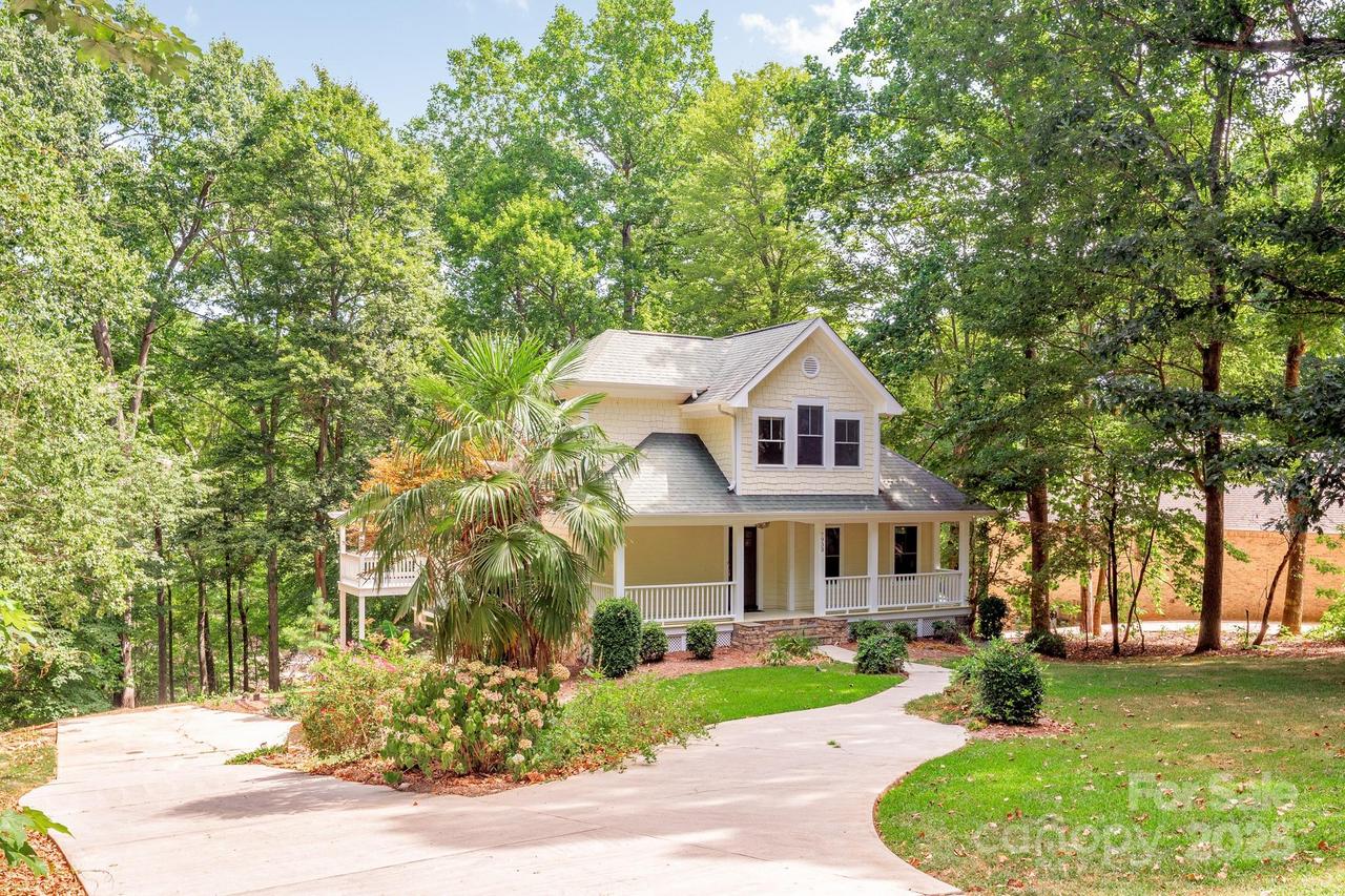 7933 Woodhill Cove Ln., Denver, NC 28037