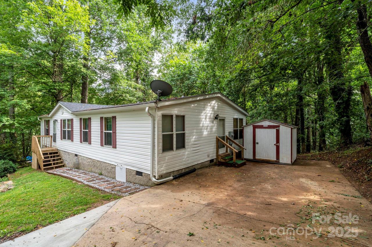 109 Mockingbird Cir., Asheville, NC 28806