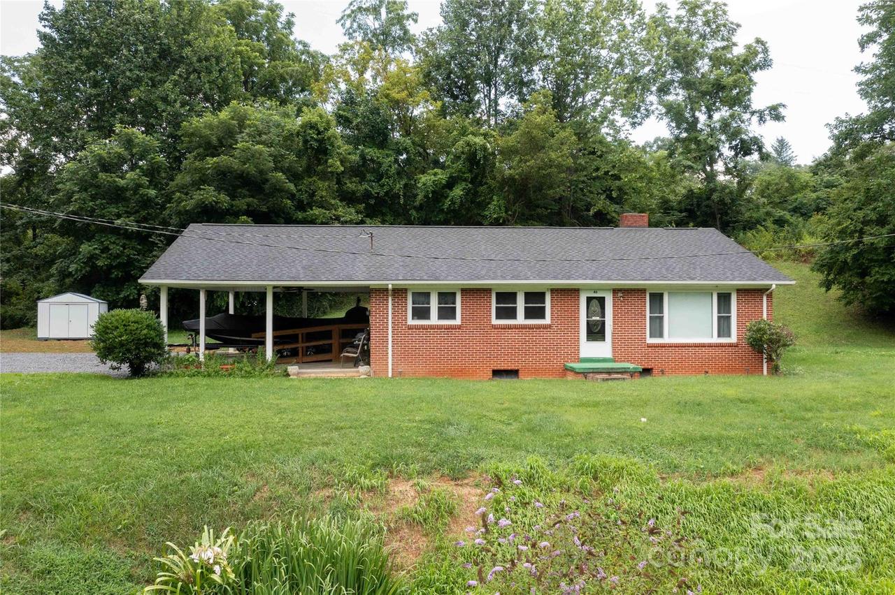 40 Double Island Rd., Burnsville, NC 28714