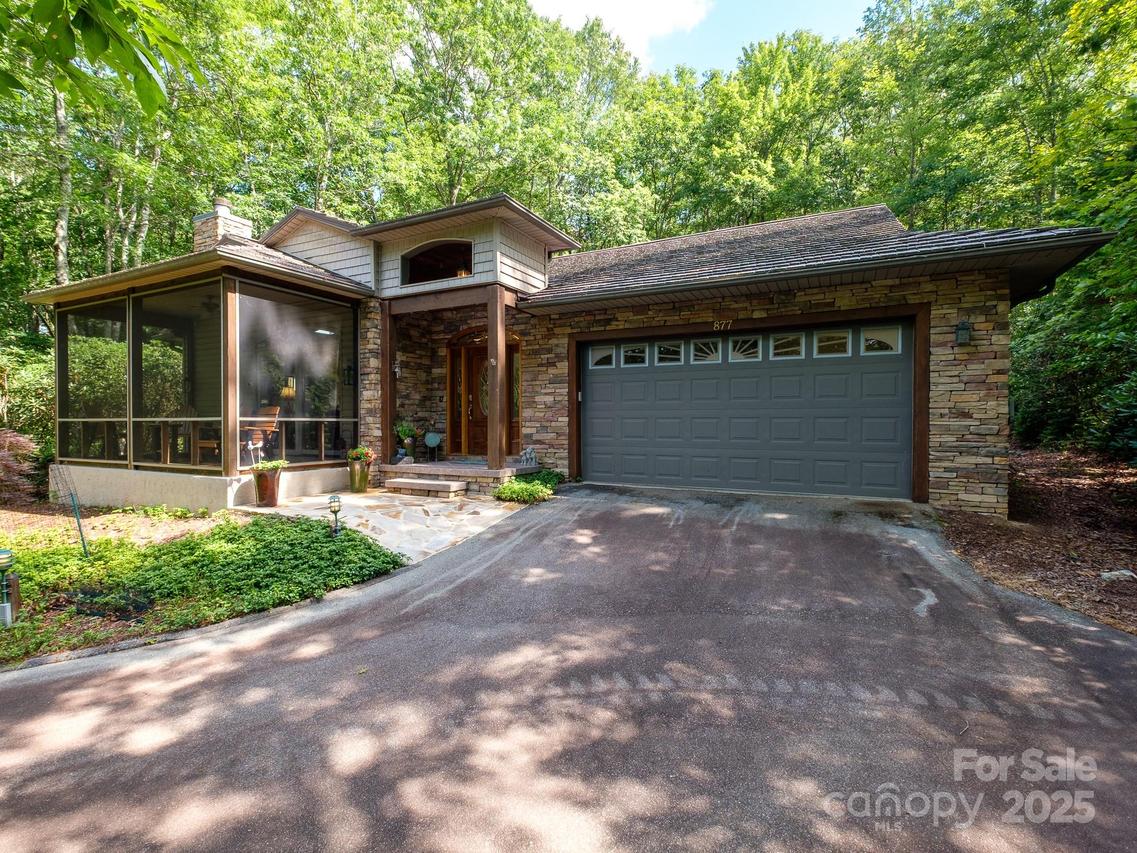 877 Soquili Dr., Brevard, NC 28712