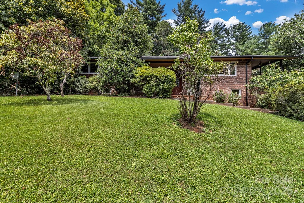 31 Mark Twain Rd., Asheville, NC 28805