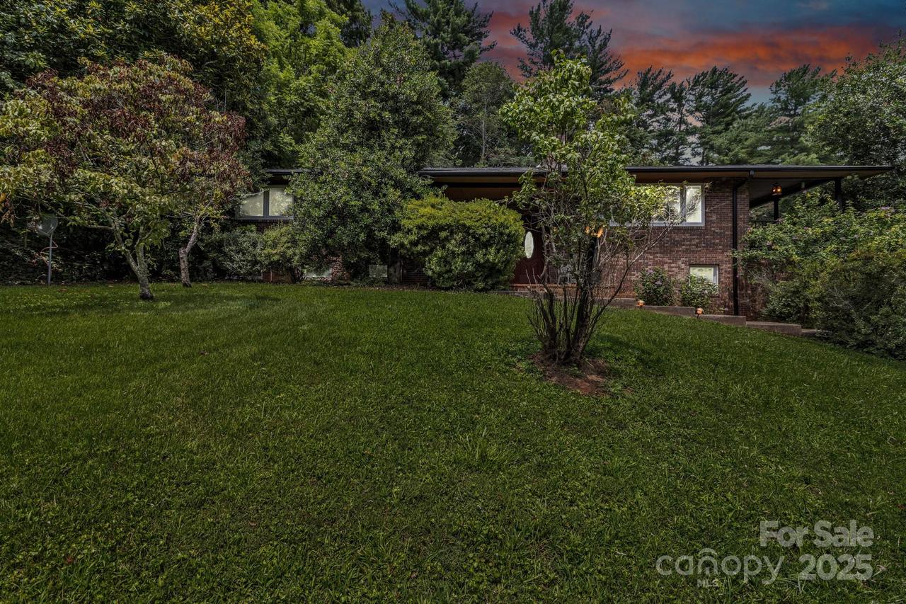 31 Mark Twain Rd., Asheville, NC 28805