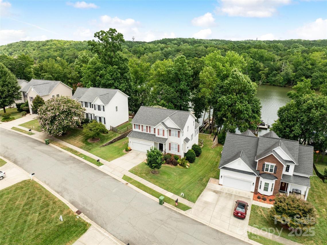 132 Lighthouse Rd., Mount Holly, NC 28120