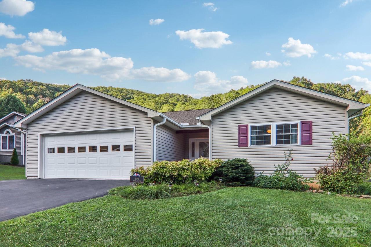 110 Pinellas Ln., Waynesville, NC 28785
