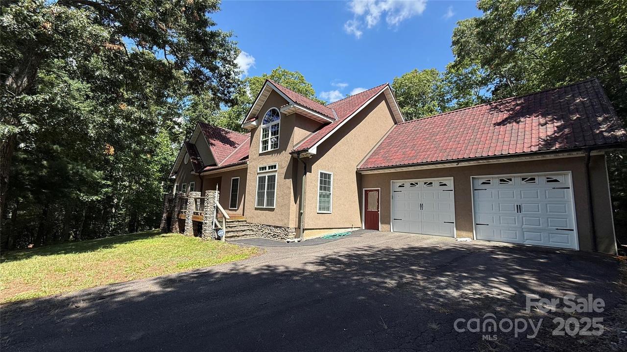 31 Reeds Creek Rd., Fairview, NC 28730
