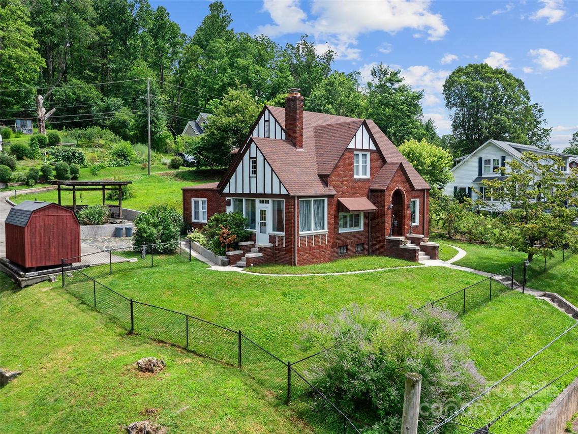 159 Pine Ave., Spruce Pine, NC 28777