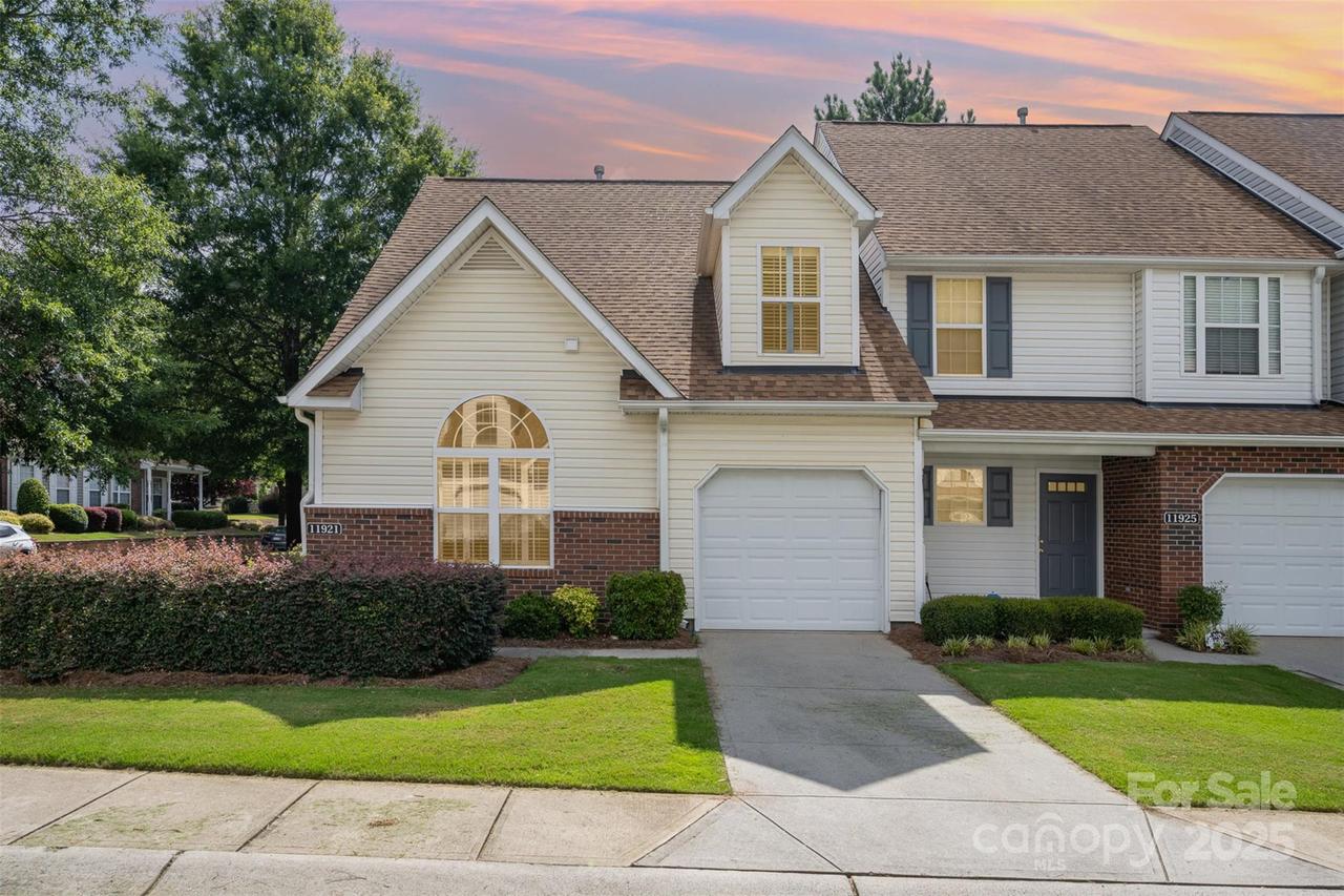 11921 Lambert Bridge Dr., Charlotte, NC 28270
