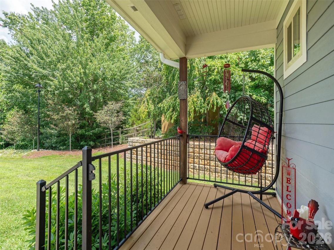 37 Thornes Ln., Asheville, NC 28805