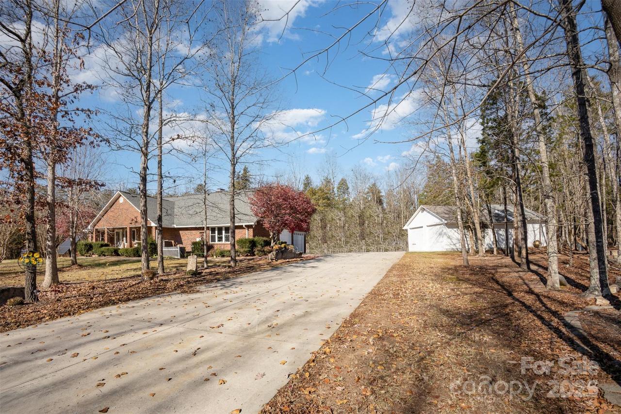 280 Black Beard Ln., Rockwell, NC 28138