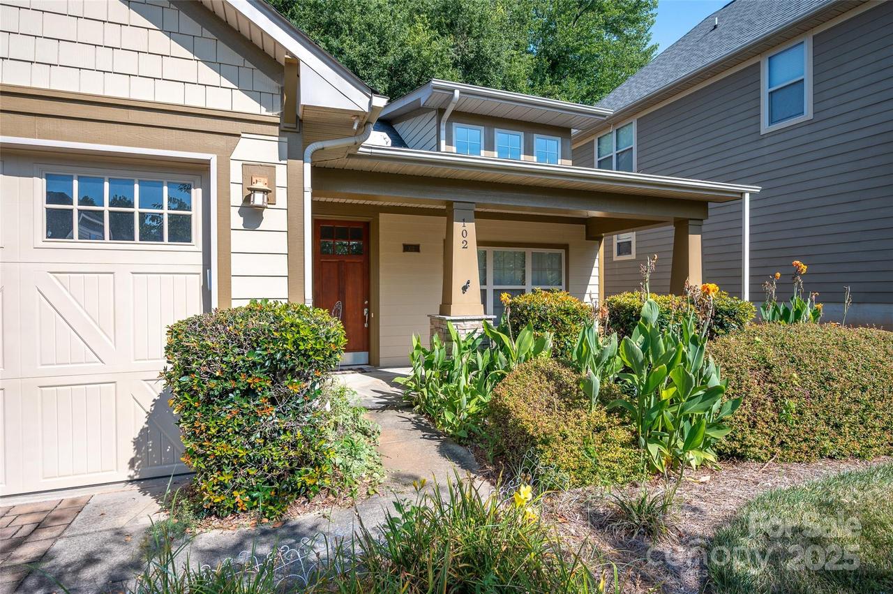102 Coral Ln., Mooresville, NC 28117