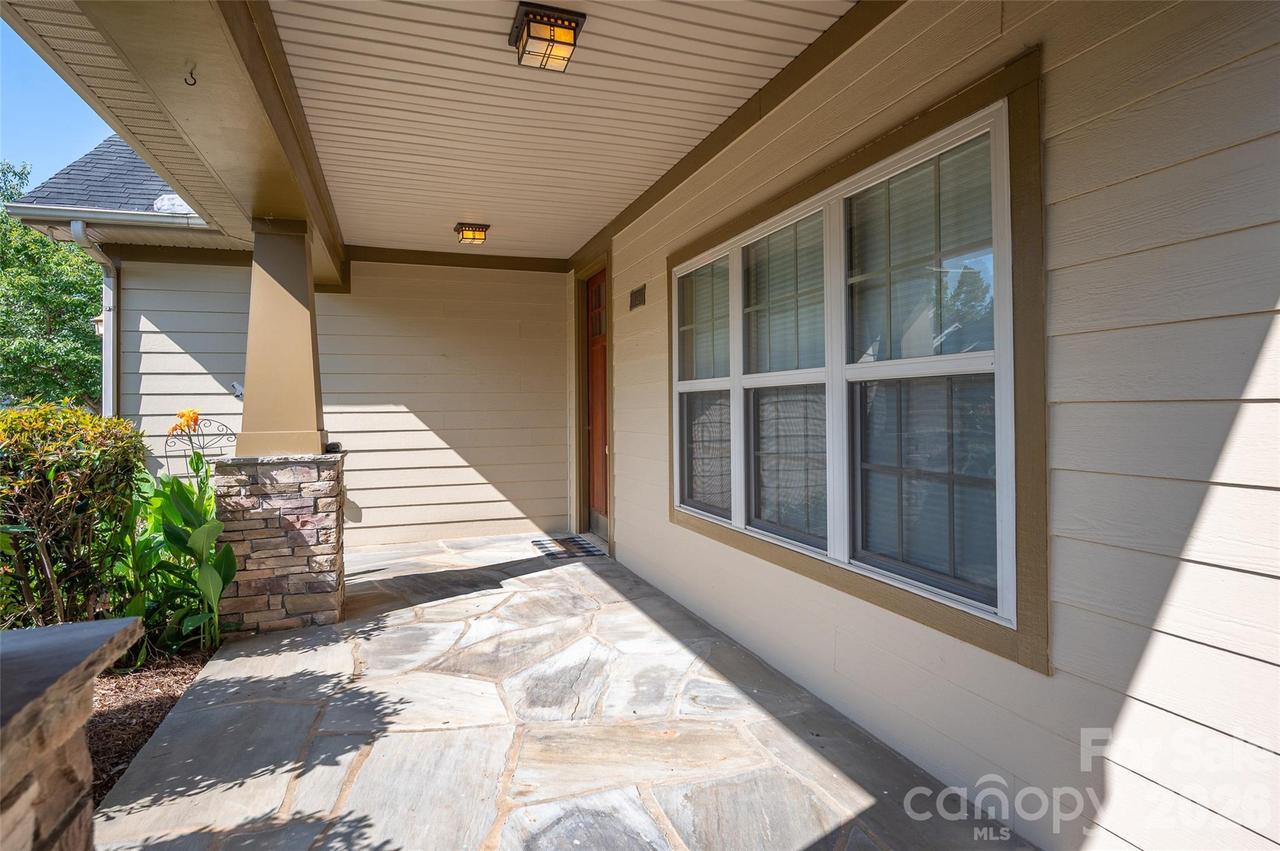 102 Coral Ln., Mooresville, NC 28117